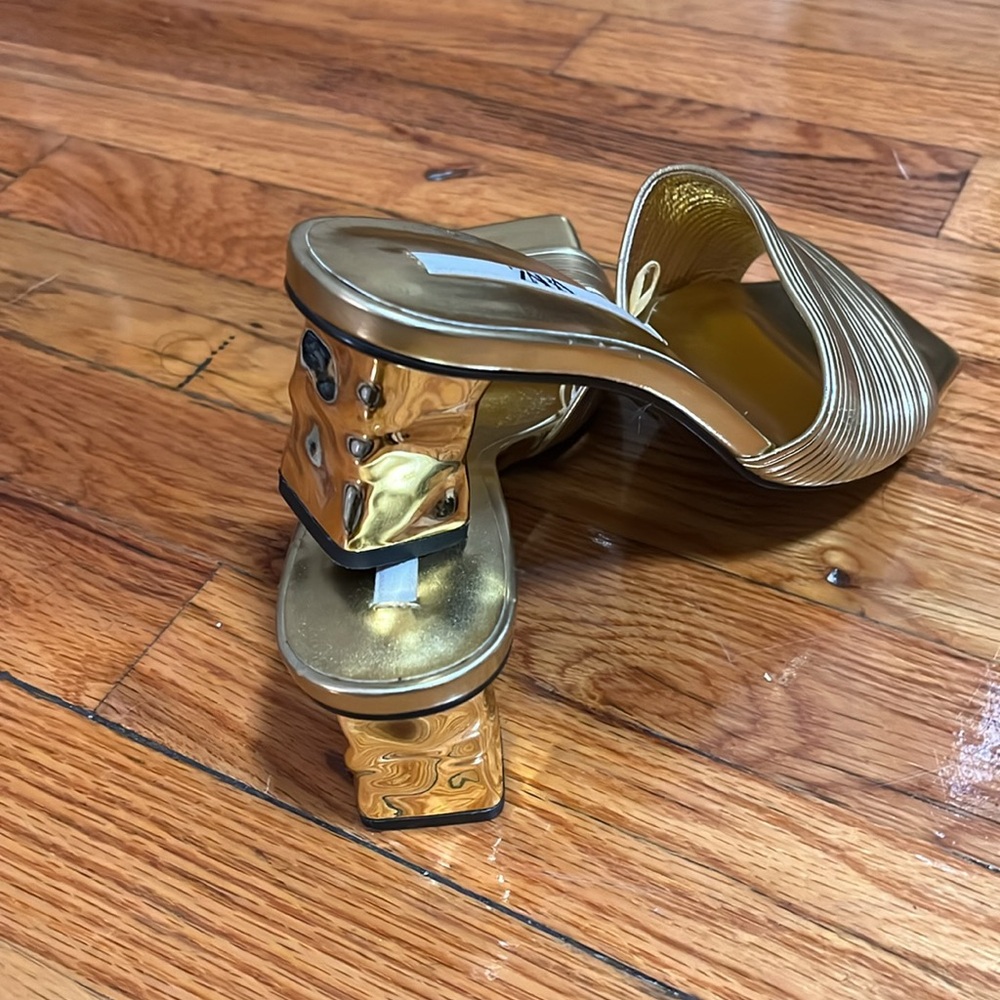 Zara Gold Metallic Sandals - Picture 3 of 4